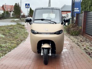MINI SAMOCHÓD SARINI TITO Y LIMITED EDITION 3-kołowy 2000W 52AH KOLOR KAWA Z MLEKIEM