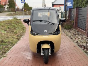 MINI SAMOCHÓD SARINI TITO Y LIMITED EDITION 3-kołowy 2000W 52AH KOLOR PIASKOWY