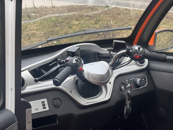 MINI SAMOCHÓD SARINI FIBI B BAGAŻNIK 3-kołowy 2500W 72V 58AH KOLOR biały - obrazek 9