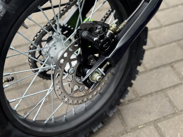 CROSS 140CM3 INFERNO 67 KOŁA 19/16 E-START rozruch elektryczny SKRZYNIA MANUALNA KOLOR ZIELONY - obrazek 15