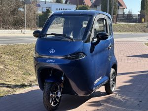 MINI SAMOCHÓD SARINI TITO H Z GENERATOREM 3-kołowy 2000W 65AH KOLOR NIEBIESKO-CZARNY