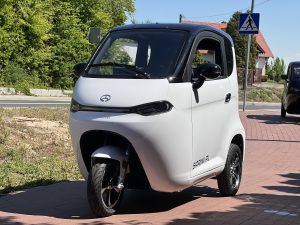MINI SAMOCHÓD SARINI TITO HS Z GENERATOREM 3-kołowy 3000W 65AH KOLOR BIAŁO-CZARNY