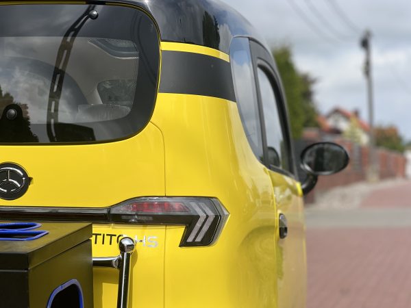 MINI SAMOCHÓD SARINI TITO HS HYBRYDOWY 3-kołowy 3000W 65AH KOLOR ŻÓŁTO-CZARNY - obrazek 5