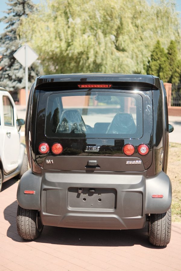 SAMOCHÓD ELEKTRYCZNY SARINI M1 LUQI EV400 PLUS 5000W 72V112AH LiMPO4 kolor SZARY - obrazek 2
