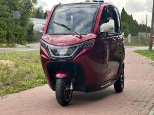 MINI SAMOCHÓD SARINI TITO 2 H HYBRYDOWY 3-kołowy 1500W 58AH KOLOR CZERWONY