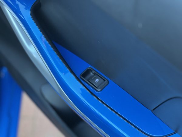 MINI SAMOCHÓD SARINI TITO S 3-kołowy 3000W 58AH KOLOR NIEBIESKI - BLUE SKY - obrazek 6